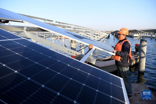 新華全媒 | 一塊光伏板的發(fā)電之旅 從“砂”到“光”的綠色奇跡