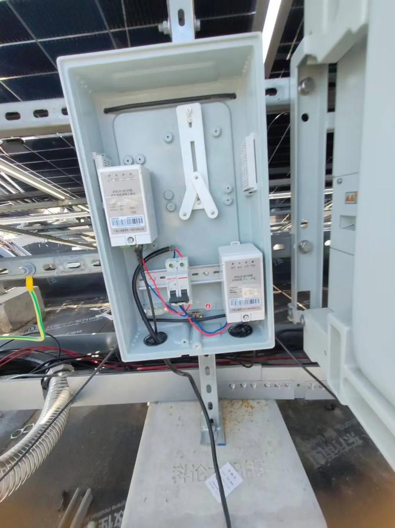 國(guó)家電網(wǎng)助力綠色能源發(fā)展 專業(yè)安裝光伏電站逆變器及計(jì)量設(shè)備